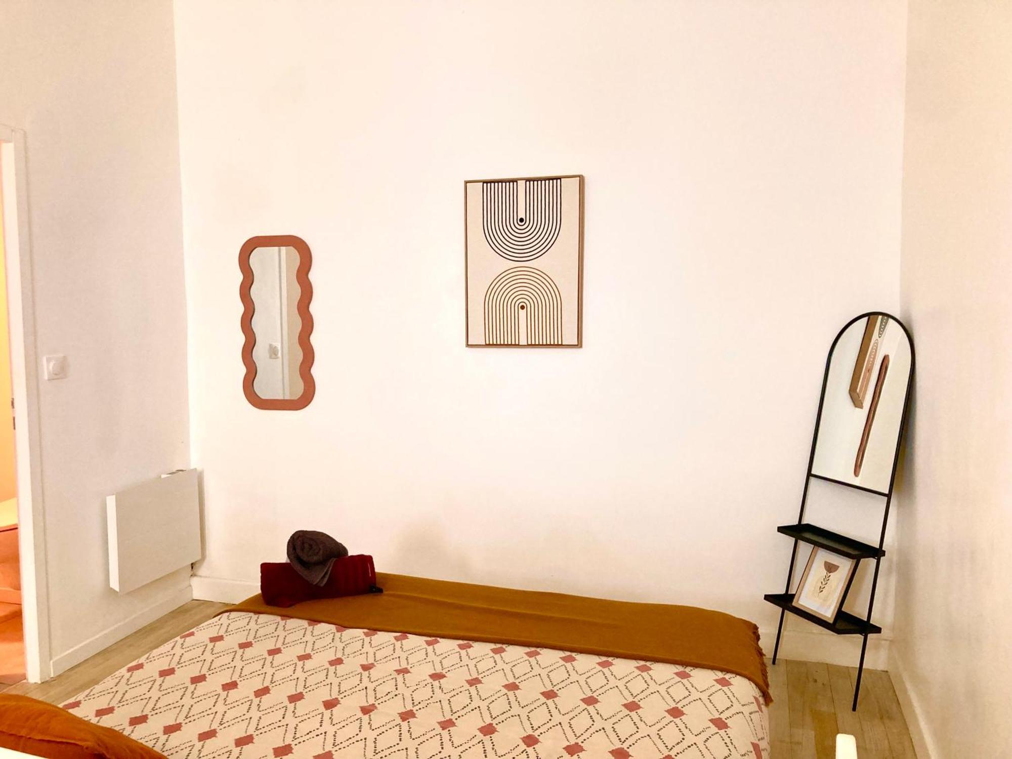 Serene Sixteen - Valence Centre Ville Bagian luar foto
